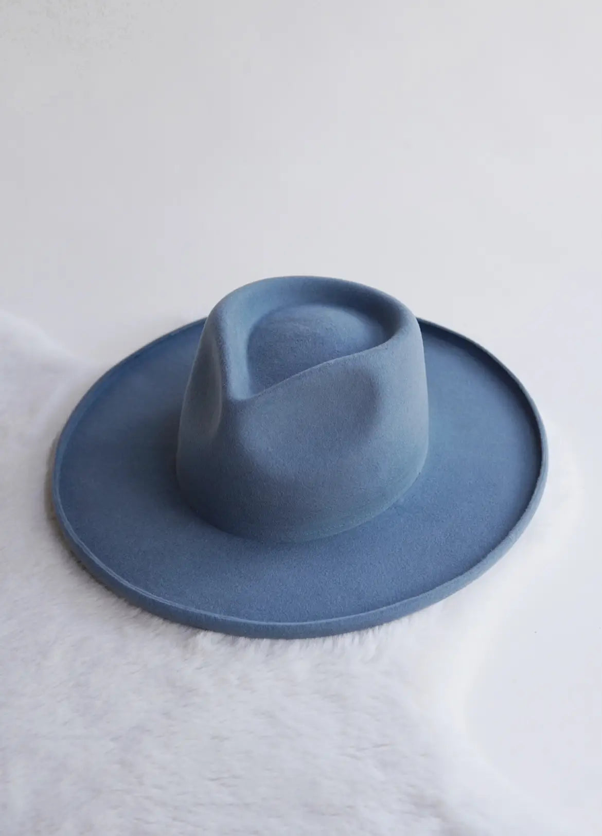 Laguna hat